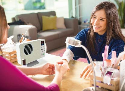 美容院ネイルサロンにサイネージパーソナル設置